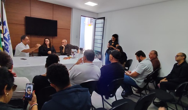 Diretoria do SEAAC Campinas entrega pauta de interesses para deputado federal Orlando Silva